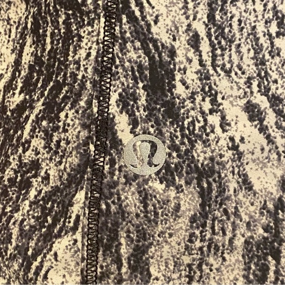 Lululemon Runbeam Hoodie black white long sleeve top Running Texture Twist 4/6 - Picture 9 of 11